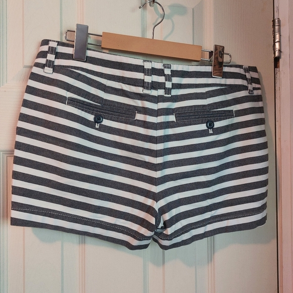 Khaki by Gap short 3" - Picture 2 of 4